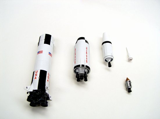Dragon 11021 Saturn V rocket with Skylab, Maquette spatiale Echelle 1/72