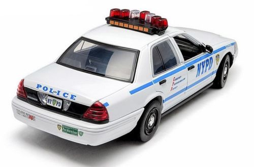 12920 Voiture FORD CROWN VICTORIA INTERCEPTOR 2001 NYPD NEW YORK POLICE DEPARTMENT 1/18 Gyrophares et Sirene Electroniques 