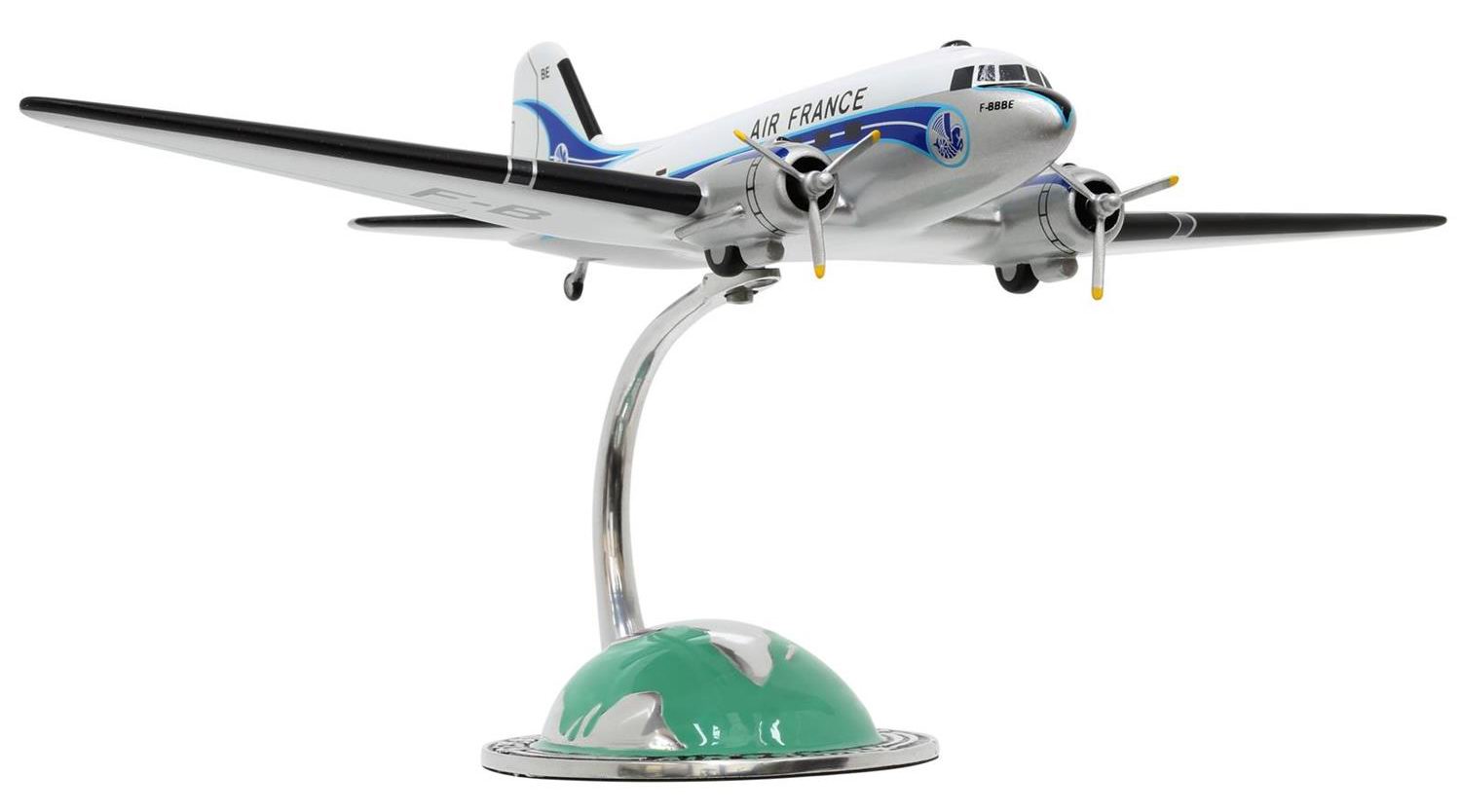 DOUGLAS DC-3 AIR FRANCE sur socle demi-globe Socatec