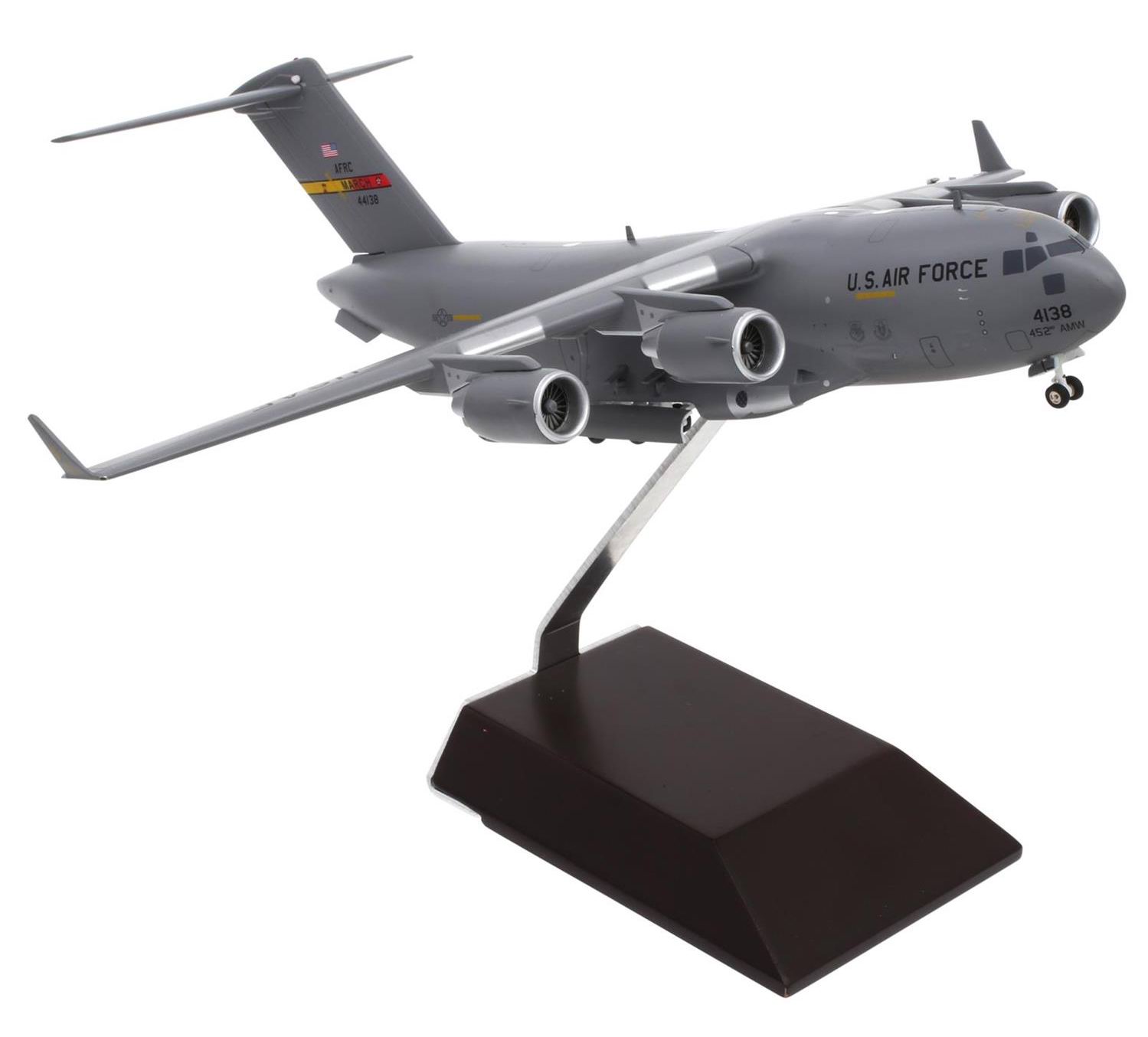 Maquette Avion McDonnell-Douglas C-17 Globemaster III USAF March AFB 1/200