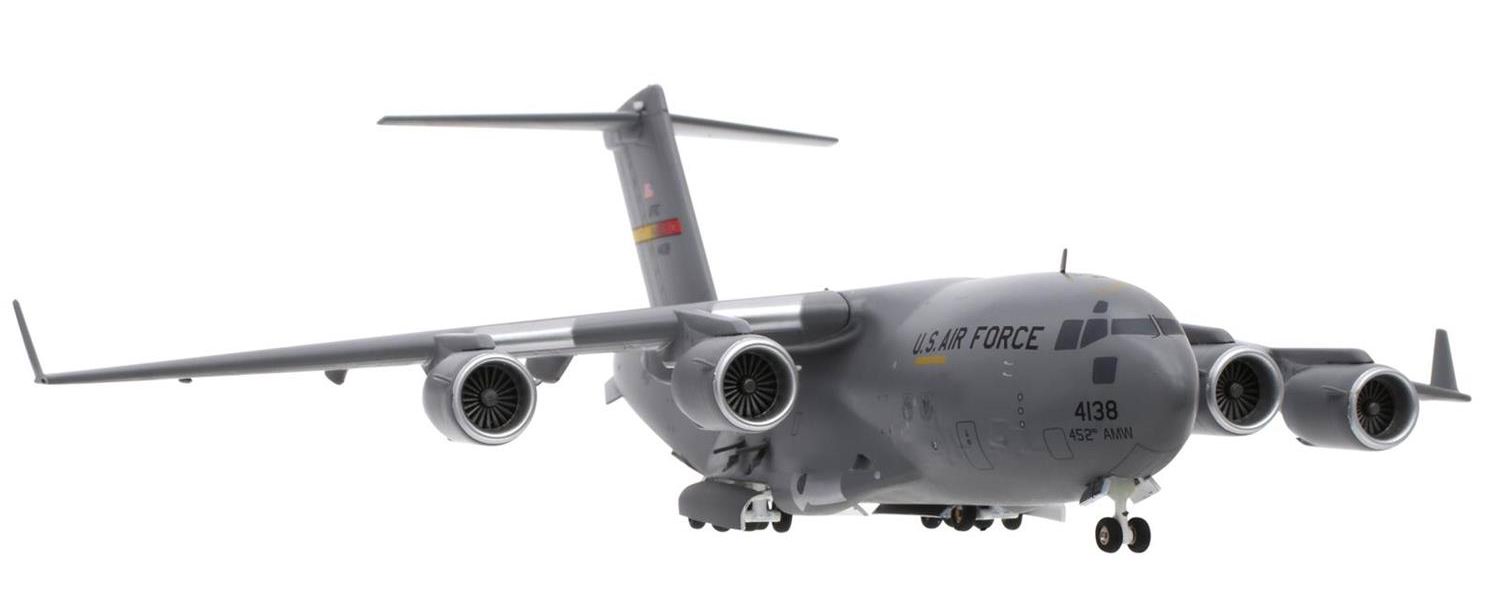 Maquette McDonnell-Douglas C-17 Globemaster III USAF March AFB 1/200