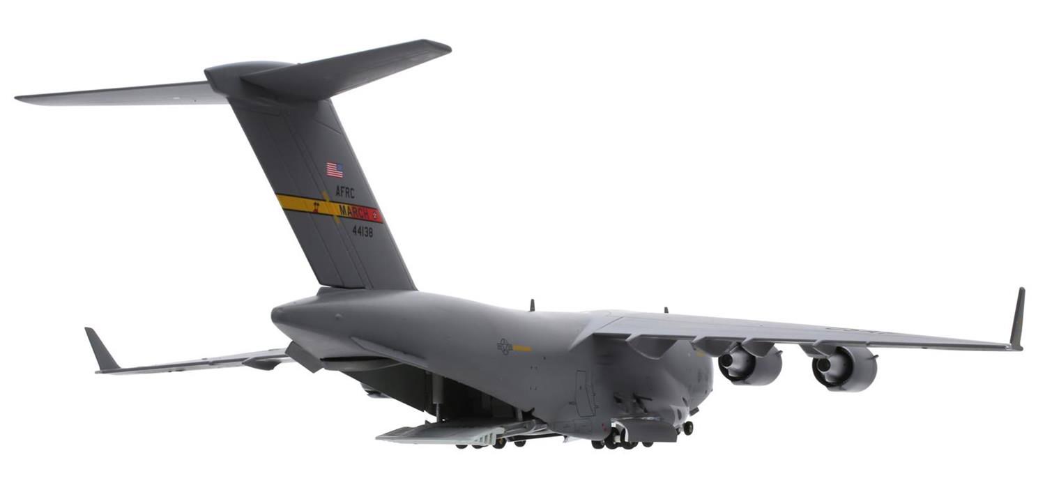 Maquette McDonnell-Douglas C-17 Globemaster III USAF March AFB  1/200