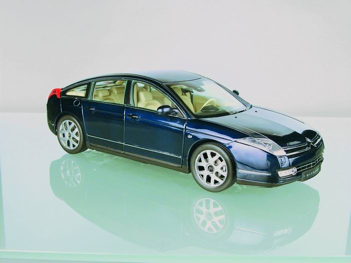 Voiture Citroen C6 bleu Mauricius Norev 1/18 