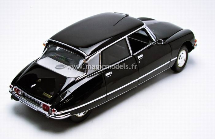 CITROEN DS 23 Pallas de 1972 1/18 Noire NOREV