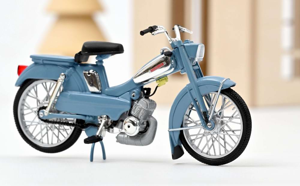 La Bleue MOTOBECANE AV88 1976 Bleu Gitane 1/18 NOREV