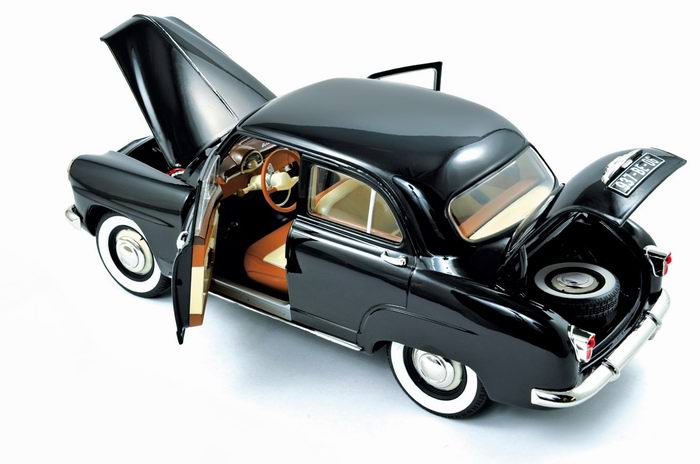 Miniature SIMCA 9 Aronde 1951 Noire Norev 1/18