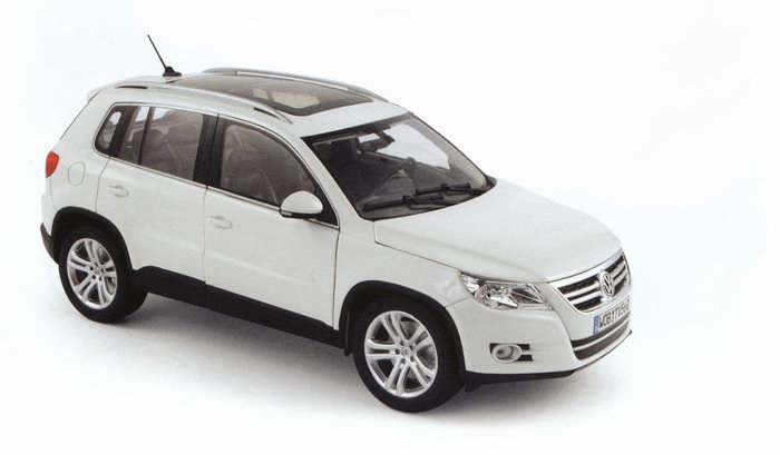 VOLKSWAGEN Tiguan blanc 2007 Norev 1/18 Voiture de Collection