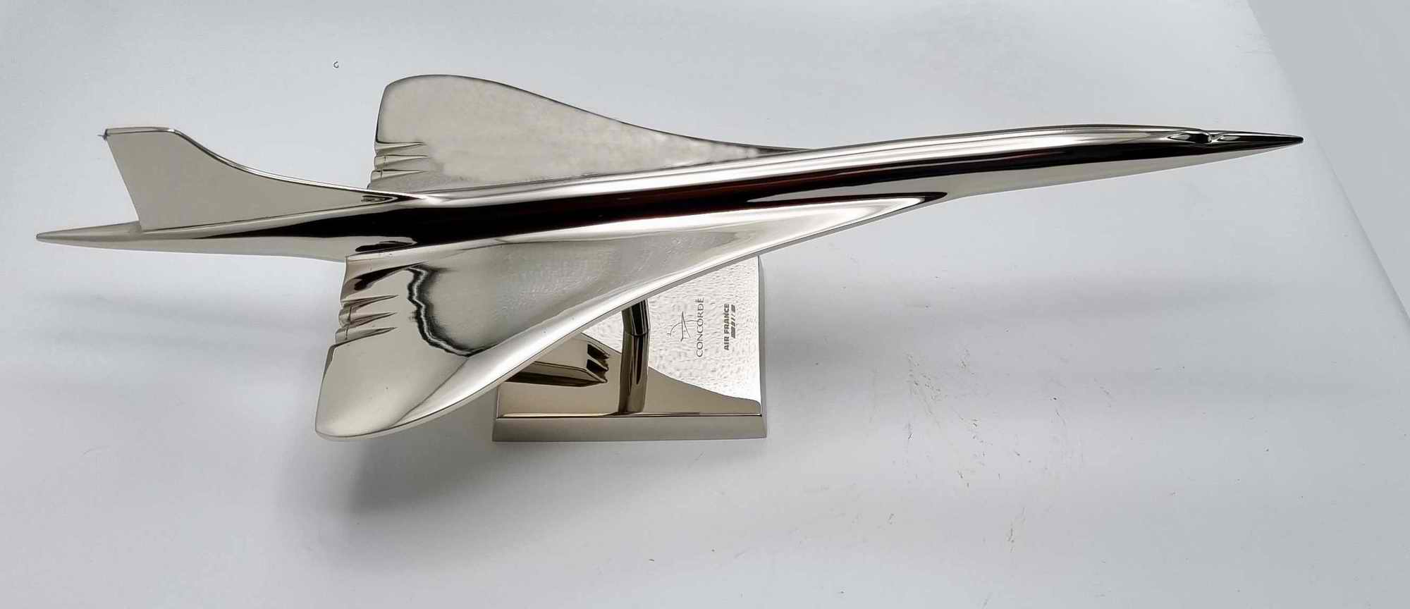 Maquette Concorde argentée en laiton nickelé 1/150