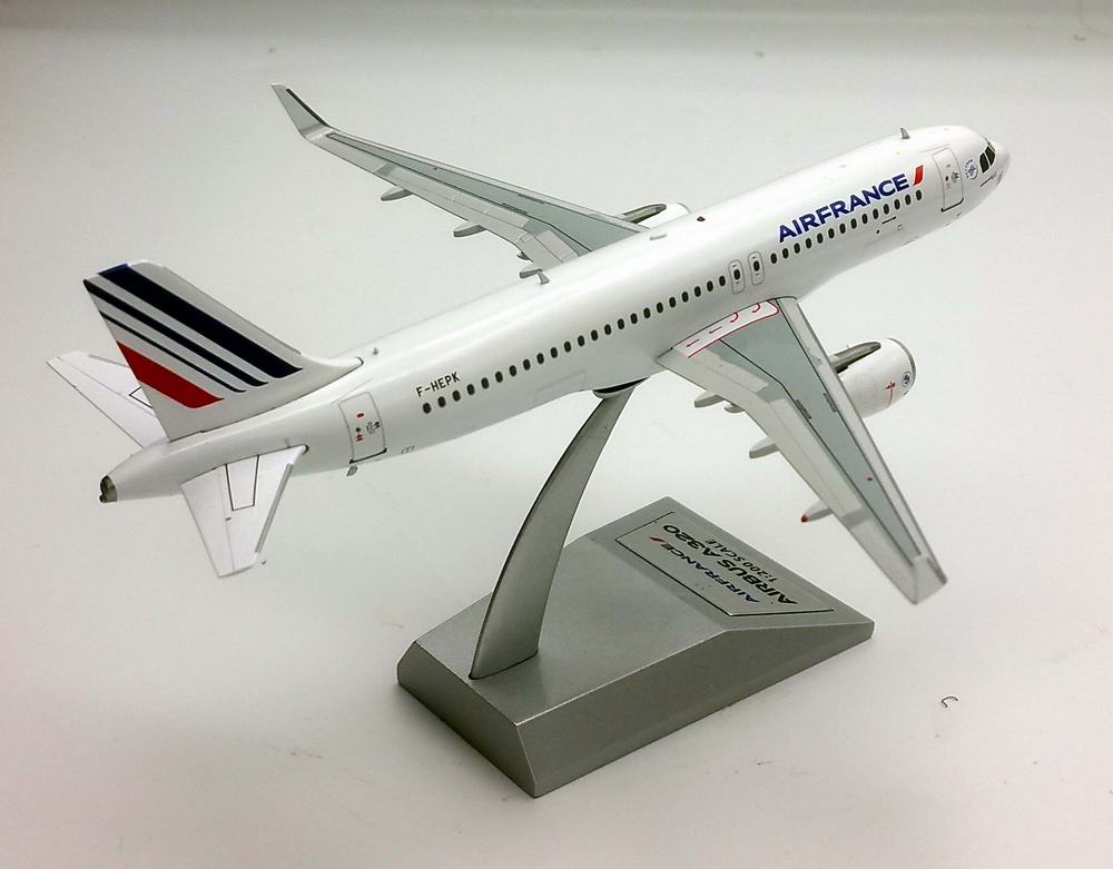 Maquette avion AIRBUSA320-200 AIR FRANCE sharklets métal 1/200