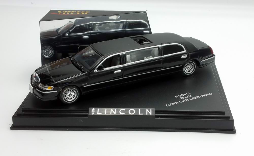 Petite Voiture de Collection LINCOLN 2000 Limousine Town Car de 2000