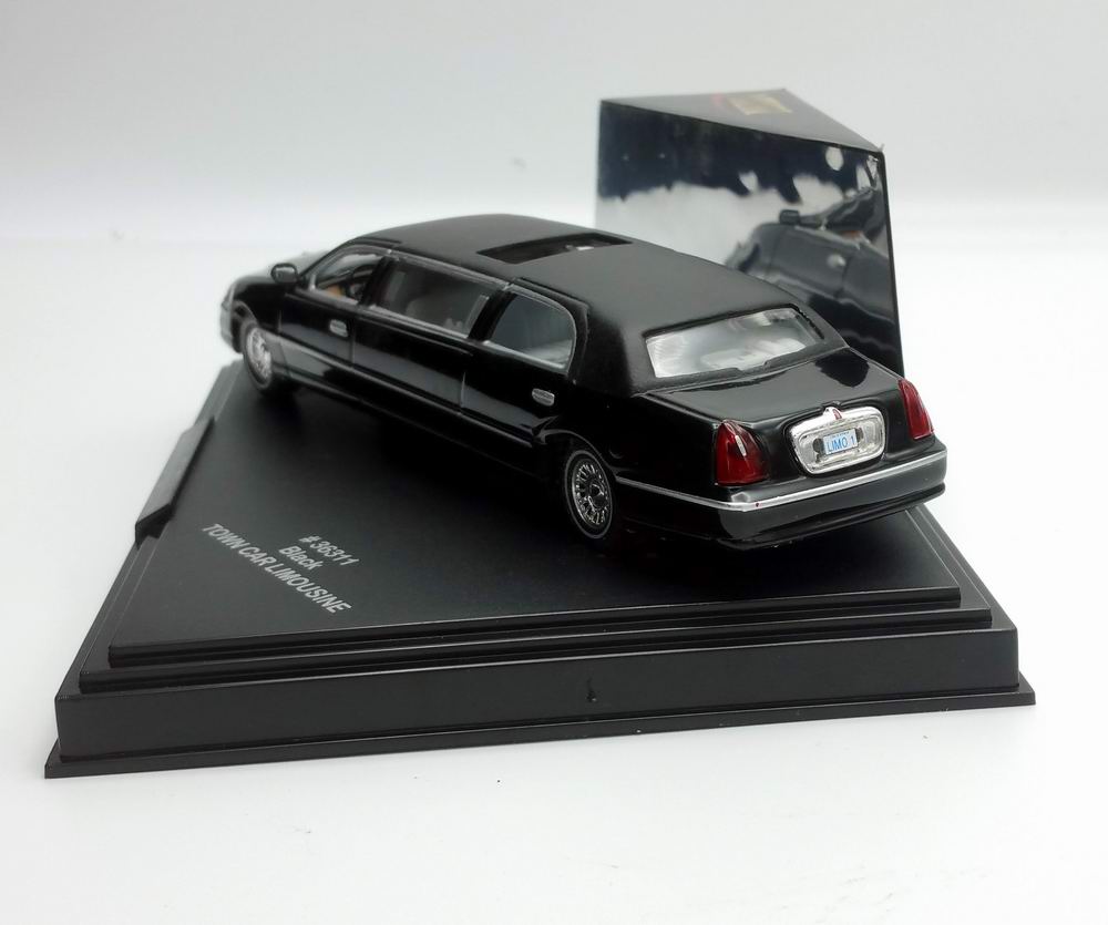 Petite Voiture de Collection LINCOLN 2000 Limousine Town Car de 2000 noire