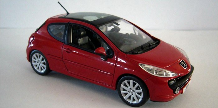 Voiture miniature PEUGEOT 207 3p Feline Rouge NOREV 1/43