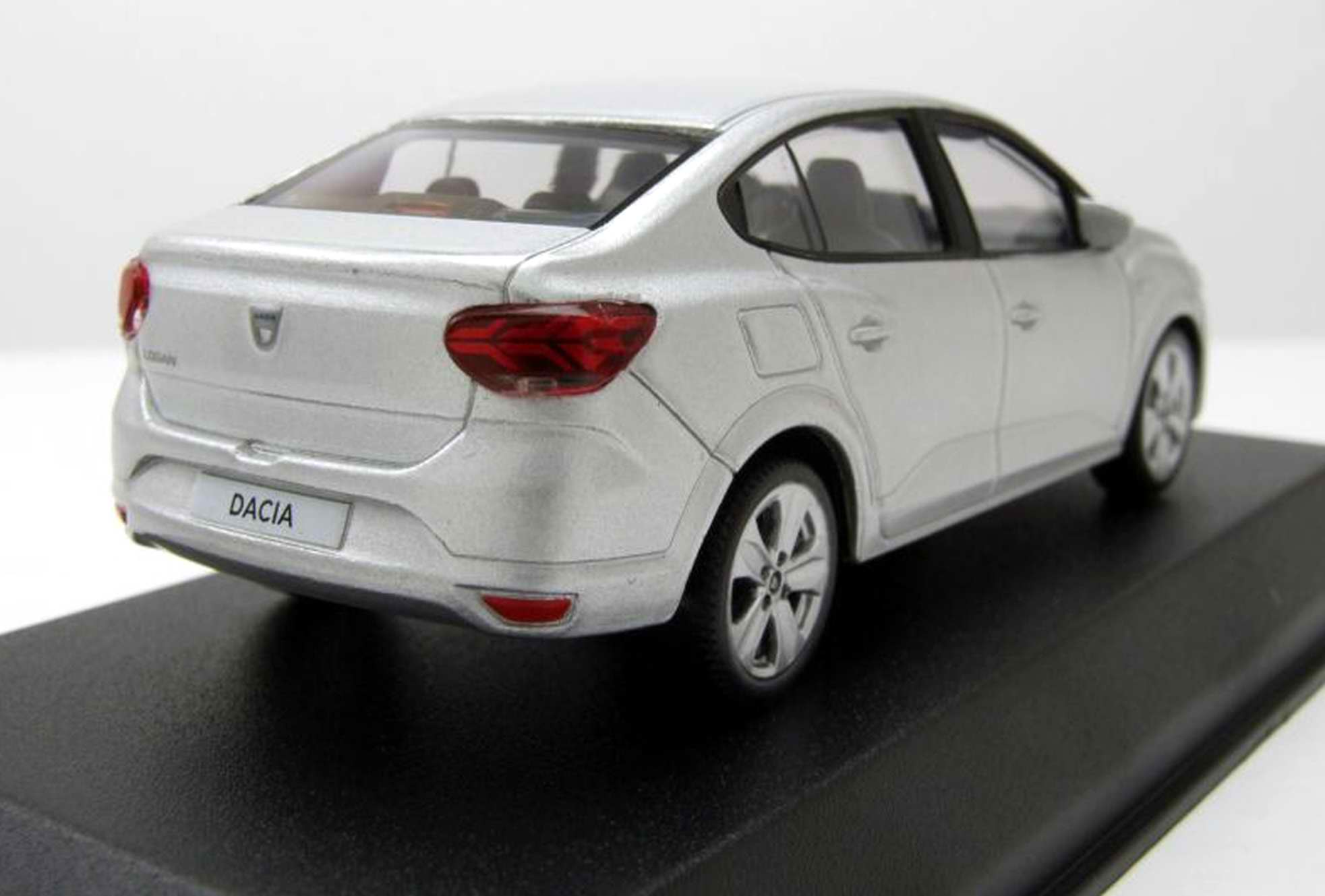 Voiture miniature Dacia Logan 2018 gris highland NOREV 1/43