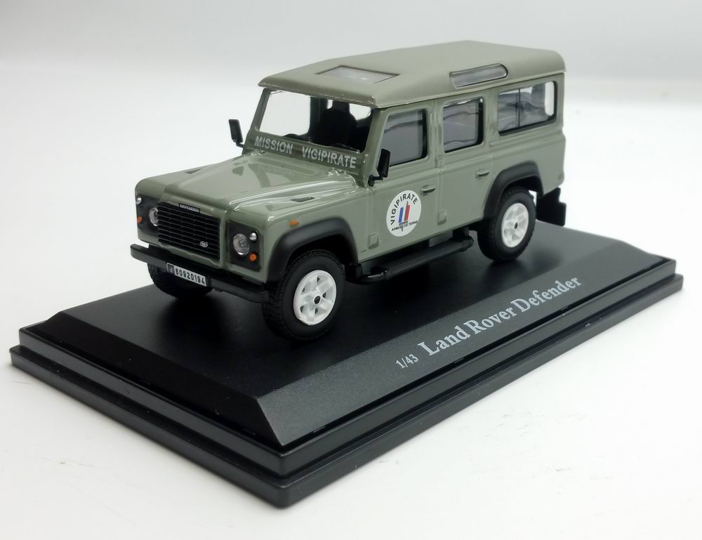 Voiture LAND ROVER Defender Long MISSION VIGIPIRATE Oliex 1/43