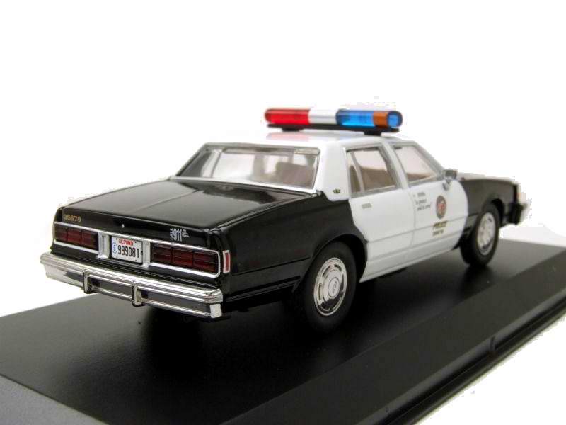 Voiture en métal chevrolet caprice POLICE t2 1/43 TERMINATOR 2