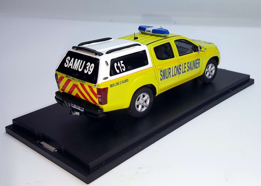 Miniature ISUZU D-MAX SAMU 39 SMUR LONS LE SAUNIER 1/43 Alarme