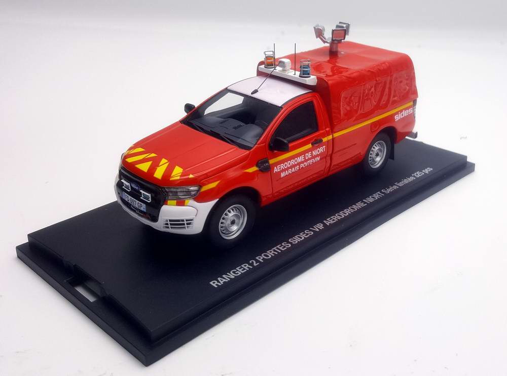 Miniature Ford Ranger 2 PORTES POMPIER VIP SDIS AERODROME DE NIORT Sapeurs Pompiers SDIS 79 DEUX-SEVRES 1/43 Alarme