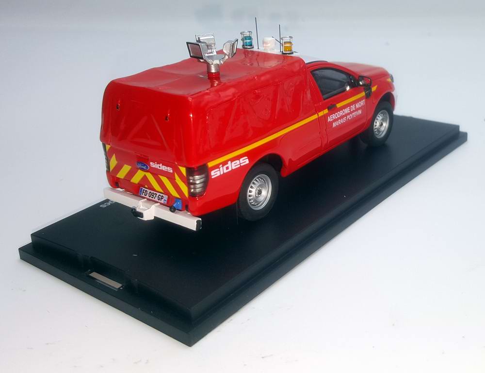 Miniature Ford Ranger 2 PORTES POMPIER VIP SDIS AERODROME DE NIORT Sapeurs Pompiers SDIS 79 DEUX-SEVRES 1/43 Alarme