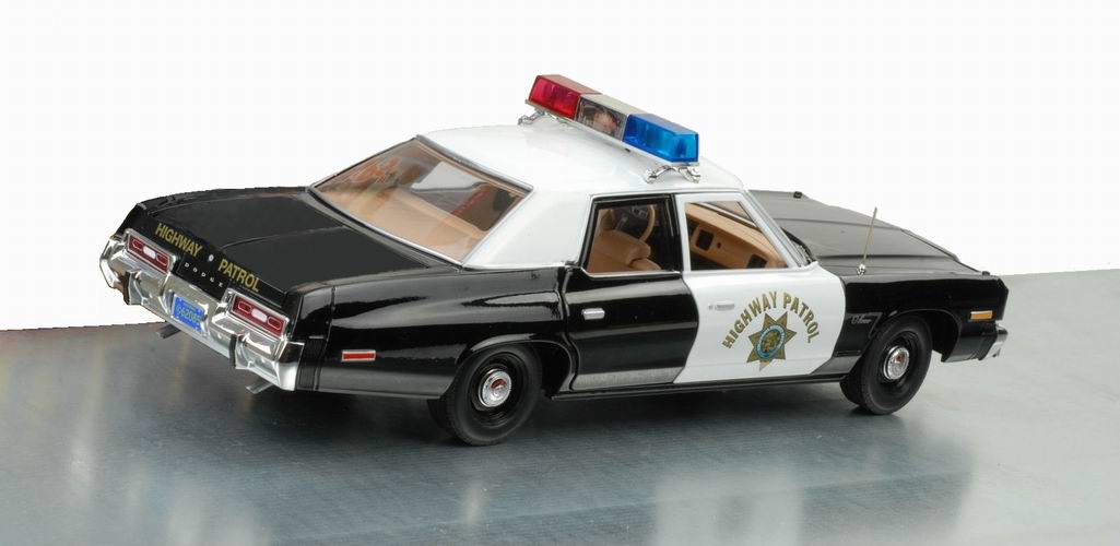 Voiture en métal DODGE MONACO POLICE POURSUITE CHiPs California Highway Patrol 1975 
