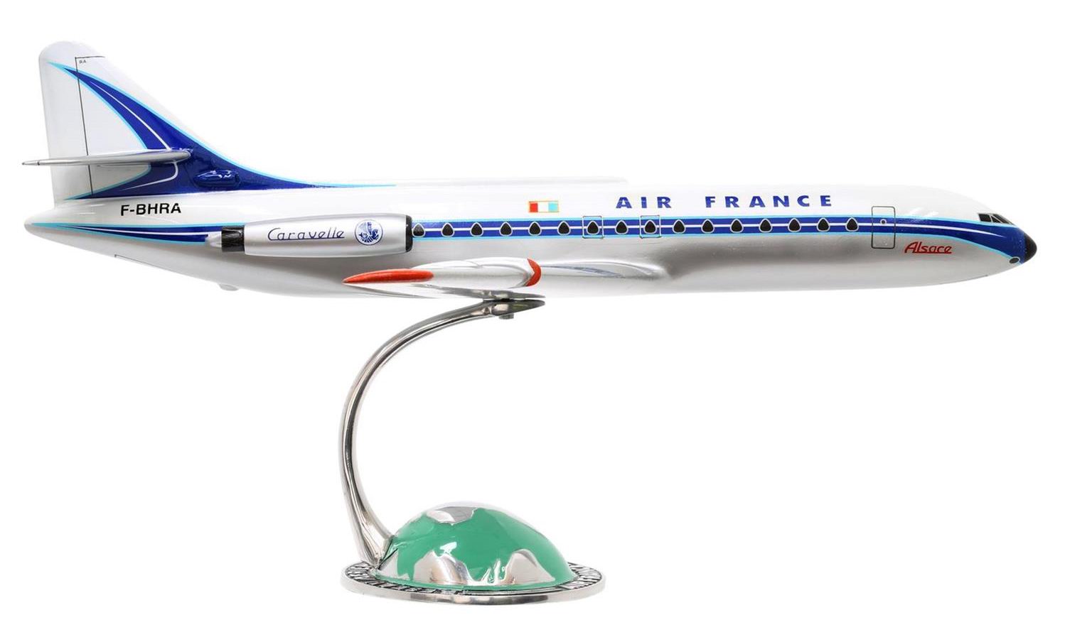 Maquette avion CARAVELLE III AIR FRANCE sur socle demi-globe Socatec 