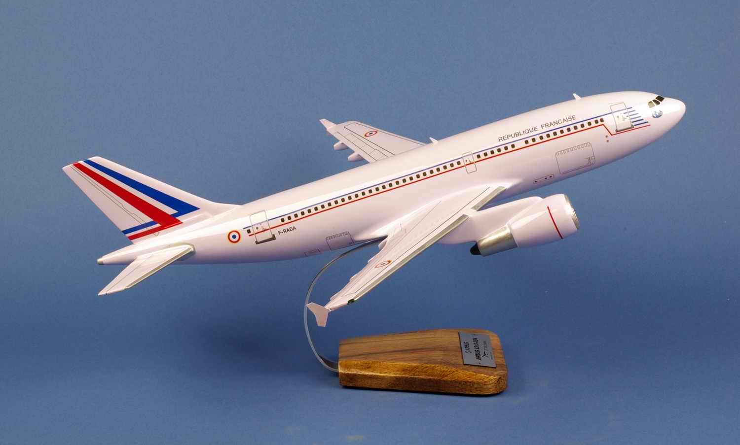 Maquette Avion AIRBUS A310 REPUBLIQUE FRANCAISE ET03.060 Esterel 1/100