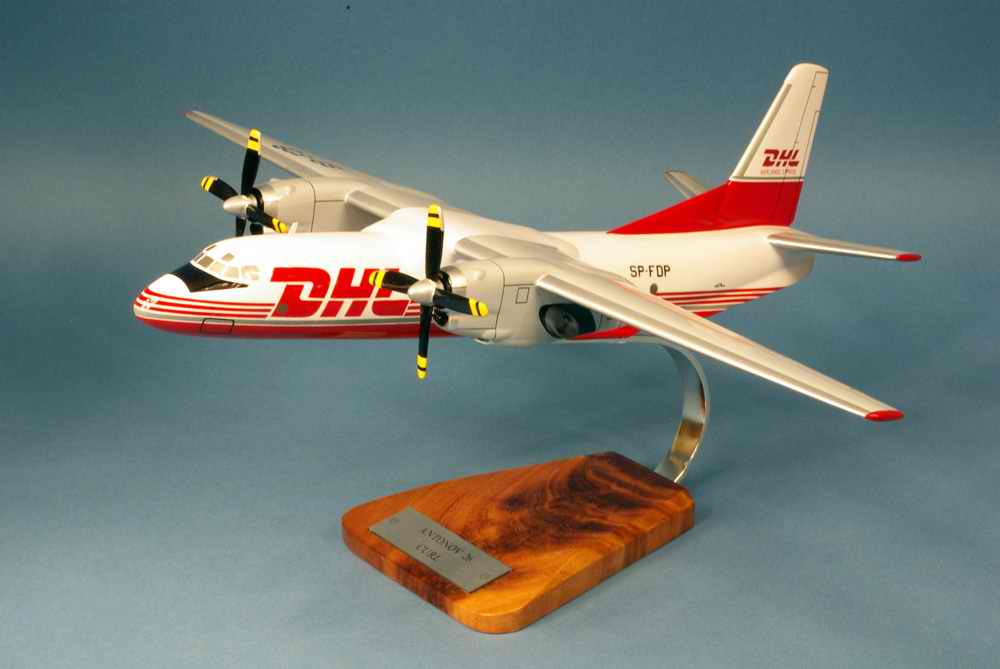 Maquette Avion ANTONOV 26 Curl DHL 1/60