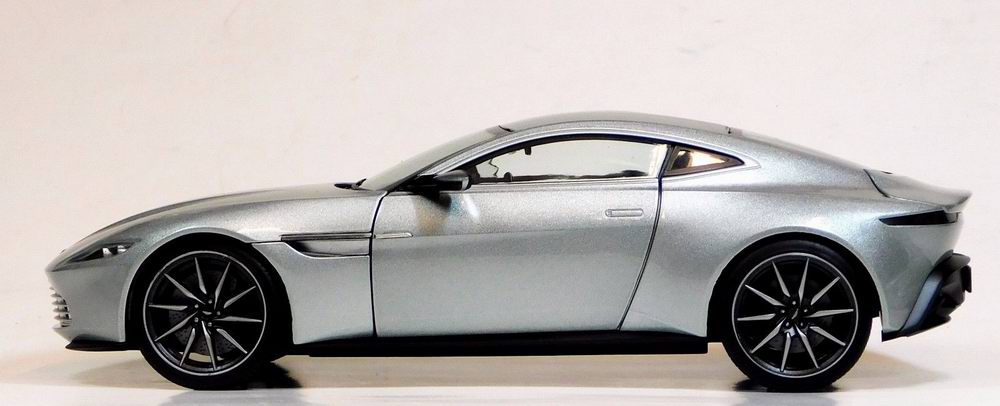 Véhicule ASTON MARTIN DB10 JAMES BOND Spectre 2015