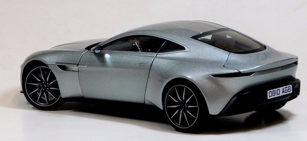 Véhicule ASTON MARTIN DB10 JAMES BOND Spectre 2015