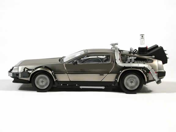Voiture Metal Delorean 2 Retour Vers Le Futur Ii Version Volante Roues Pivotantes Au 1 43