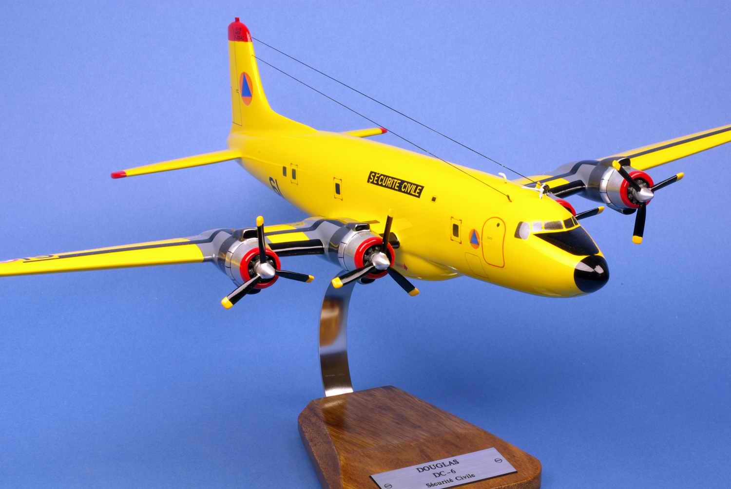 maquette avion Douglas DC-6b Pélican 61 Sécurité civile