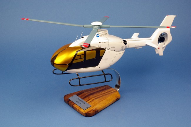 Maquette hélicoptère EC135