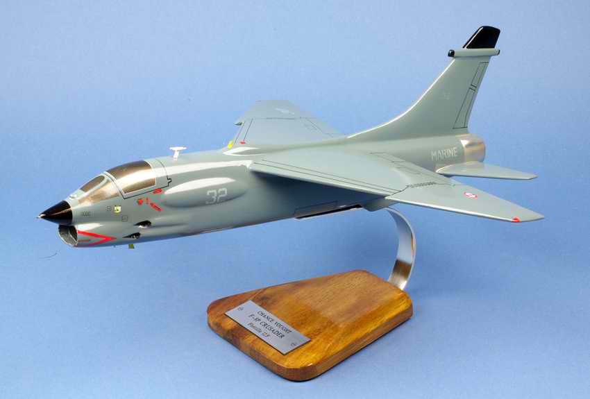 Maquette Avion F-8E Crusader aux couleurs de la Flottille 12F Aéronavale Française