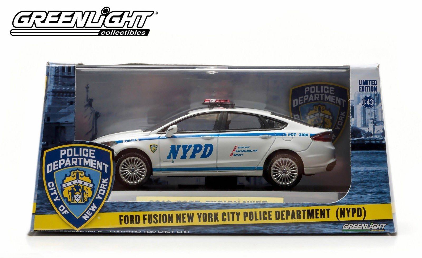 Véhicule FORD FUSION 2013 NYPD NEW YORK POLICE DEPARTMENT 1/43