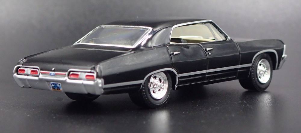 diecast model car CHEVROLET Impala SUPERNATURAL With Sam and Dean Figurines 1/64