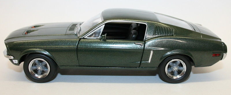 Voiture en métal Ford Mustang GT Fast Back Bullitt 1/24