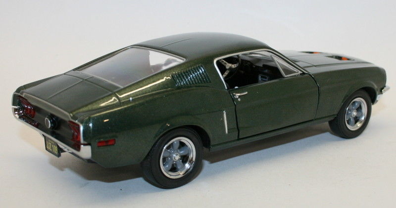 Voiture en métal Ford Mustang GT Fast Back Bullitt 1/24