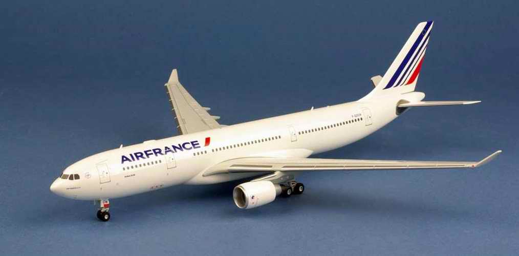 Maquette AIRBUS A330-200 AIR FRANCE F-GZCN 1/200