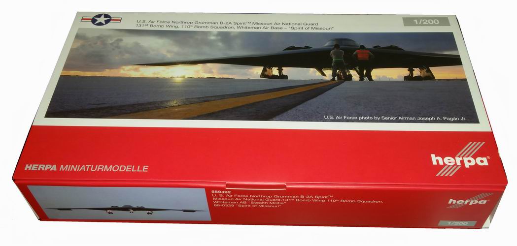 Maquette Northrop Grumman B-2A Spirit Bomber Missouri 88-0329 1/200 Herpa