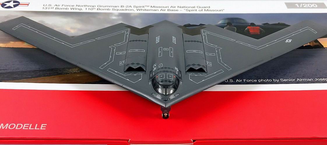 Maquette Northrop Grumman B-2A Spirit Bomber Missouri 88-0329 1/200 Herpa