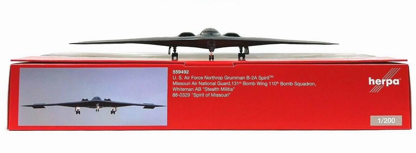 Maquette Northrop Grumman B-2A Spirit Bomber Missouri 88-0329 1/200 Herpa