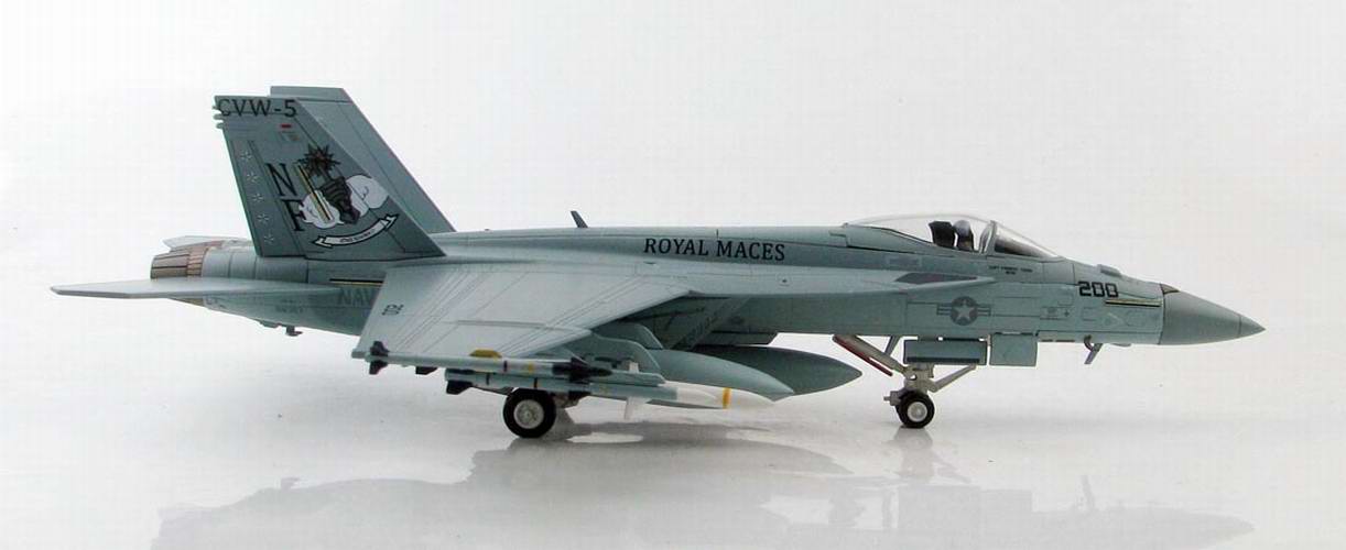 Maquette Avion de Combat Boeing F-18 Super Hornet VFA-27 Royal Maces, Porte-Avions USS Ronald Reagan 2017 au 1/72