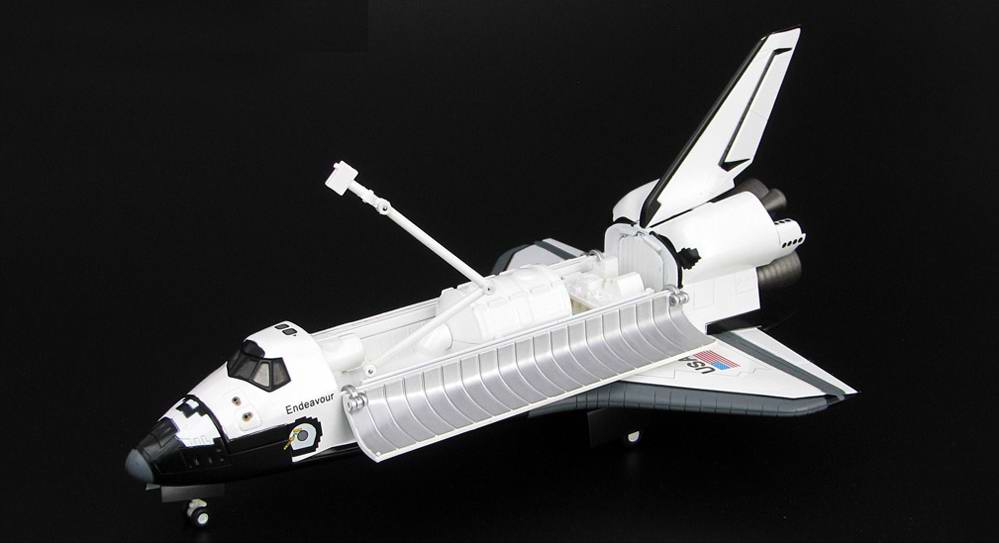 Maquette Navette Spatiale Américaine Orbiter ENDEAVOUR OV105 1/200