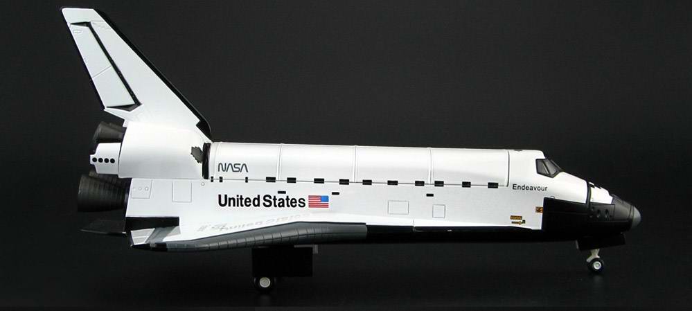 Maquette Navette Spatiale Américaine Orbiter Endeavour OV-105 1/200