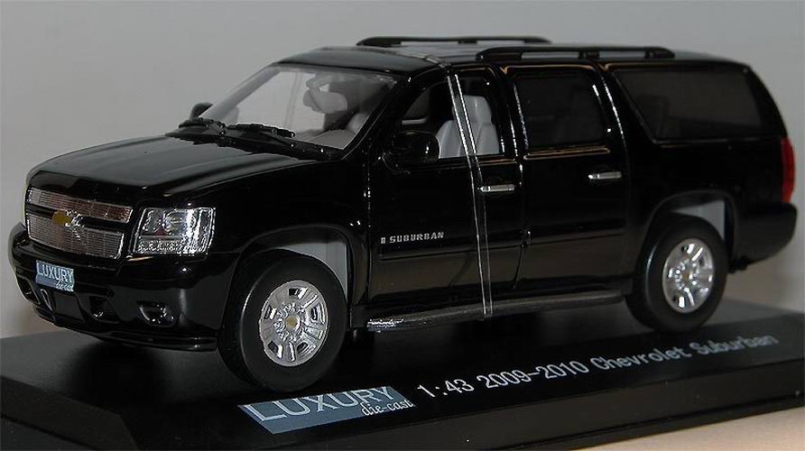 miniature Chevrolet Suburban 1/43