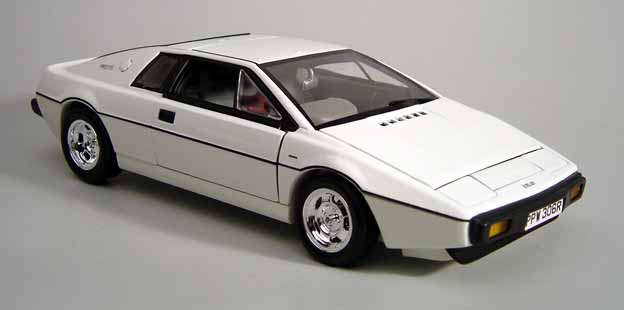 Véhicule LOTUS ESPRIT L’ESPION QUI M’AIMAIT James Bond au 1/18