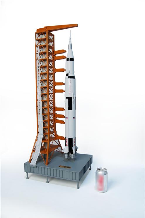 Fusée Saturn V sur Rampe de Lancement 1/150 NASA