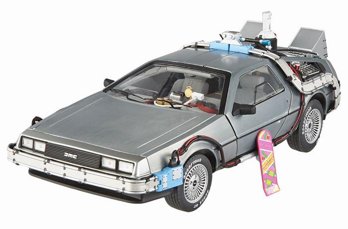 Voiture DELOREAN Retour vers le Futur 2 en Metal Mr Fusion au 1/18