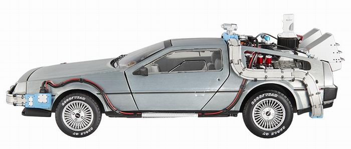 Voiture DELOREAN Retour vers le Futur 2 en Metal Mr Fusion au 1/18