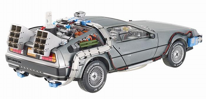 Voiture DELOREAN Retour vers le Futur 2 en Metal Mr Fusion au 1/18