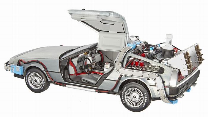 Voiture DELOREAN Retour vers le Futur 2 en Metal Mr Fusion au 1/18